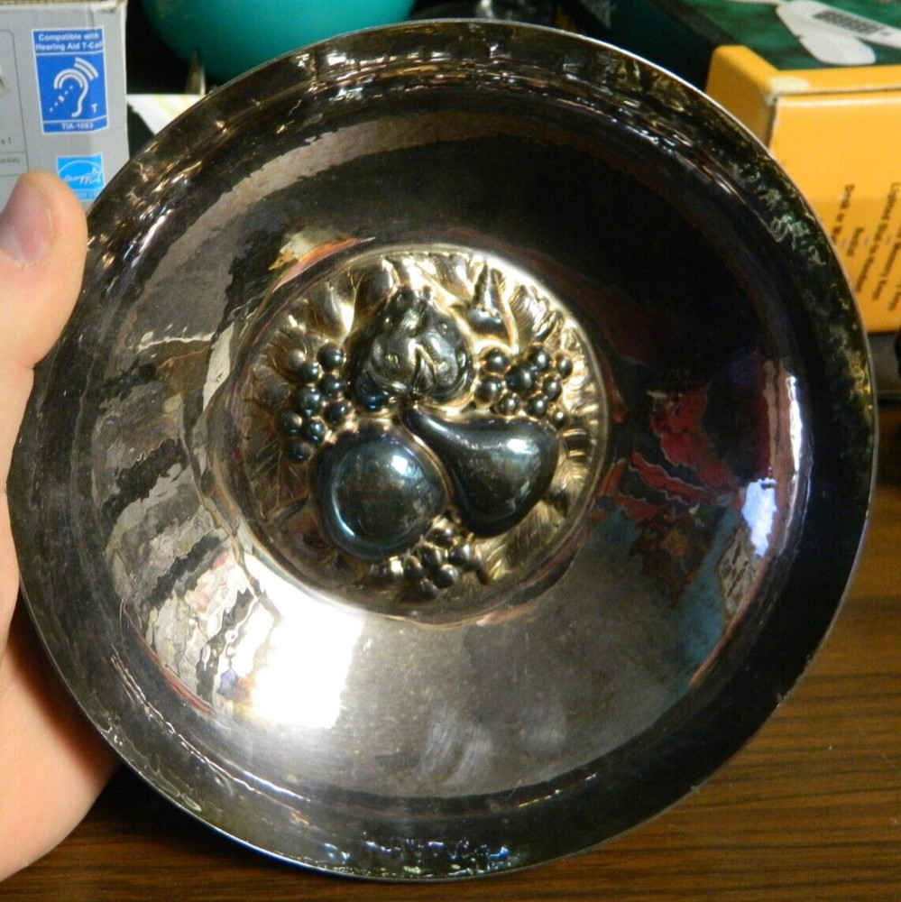 Vintage Hand Hammered Repousse Fruit Silverplate Bowl 1.75" x 7.13" x 7.13" Exc