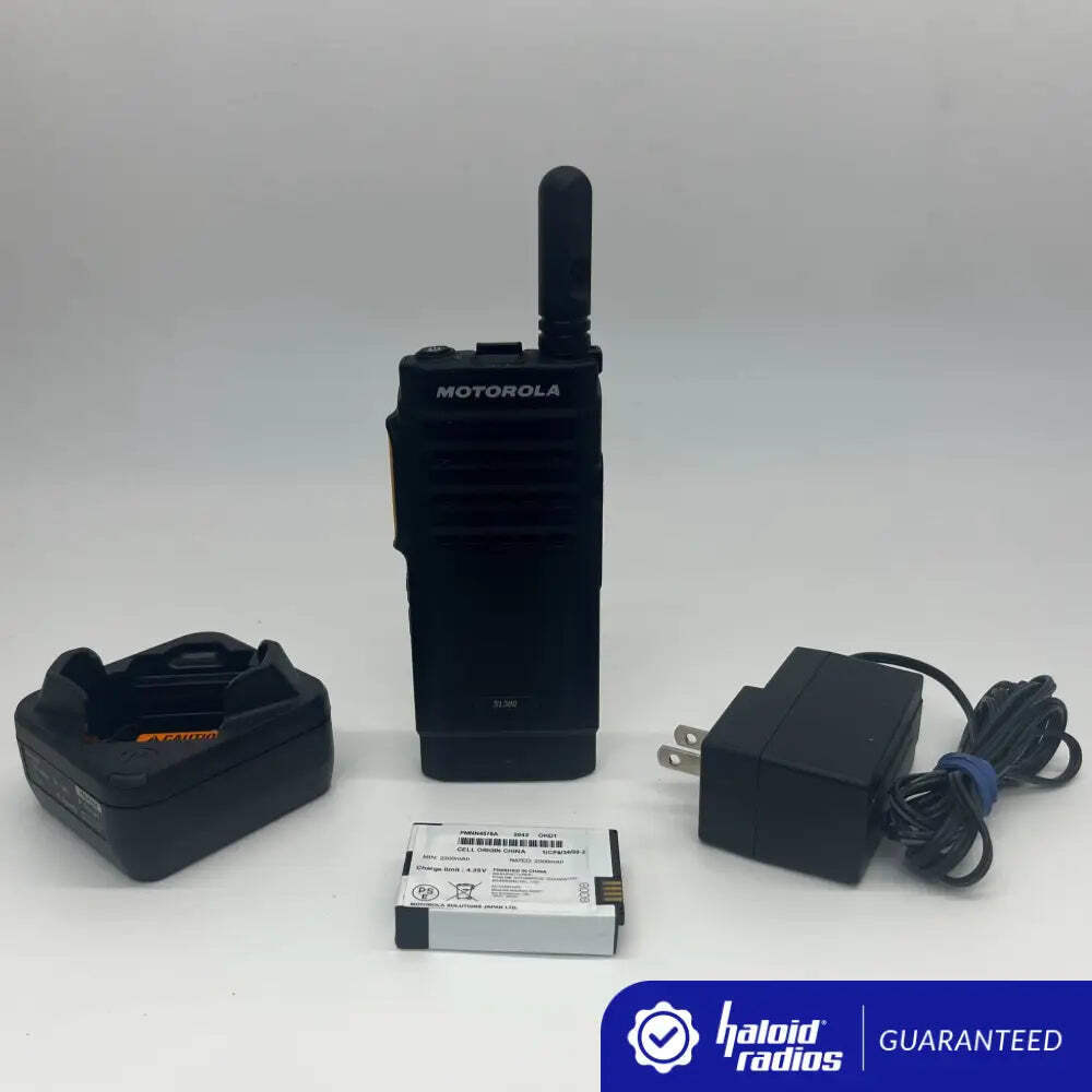 Motorola SL300 AAH88QCP9JA2AN MotoTRBO UHF 99 Channel Portable Radio DMR Display