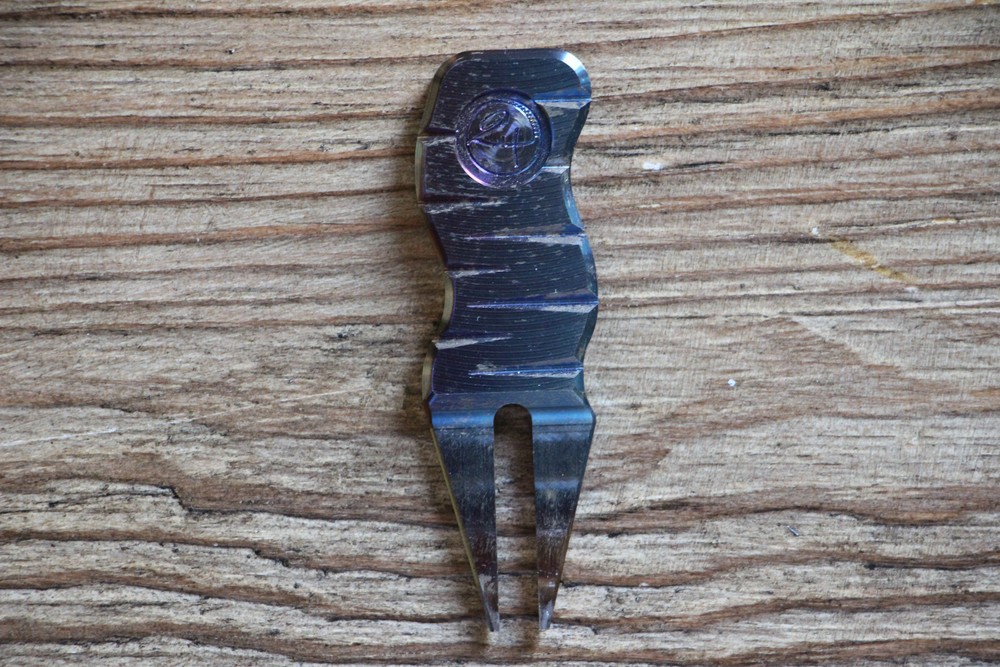 Two Talents Pearl Divot Tool