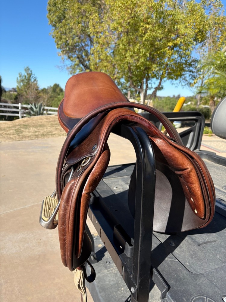 TAD COFFIN SMART-RIDE PERFORMANCE SADDLE WITH FORWARD FLAPS SIZE 16