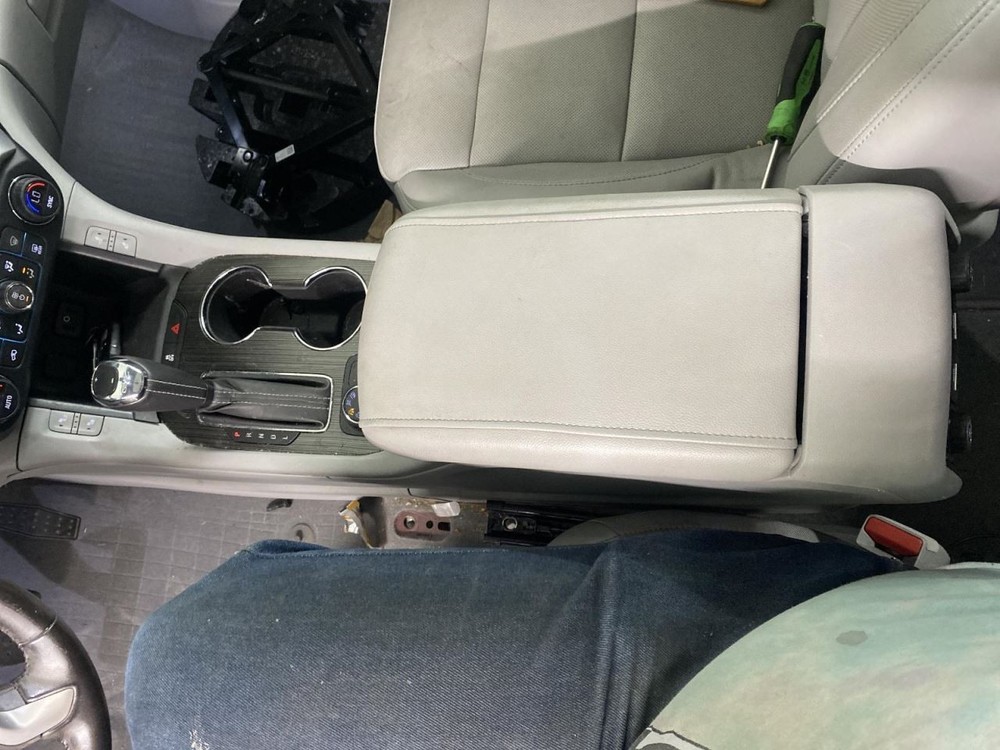 Complete Console Front Floor Without All Terrain Package Fits 19 ACADIA 1023461