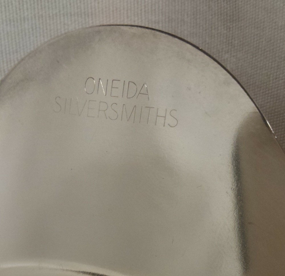 ONEIDA SILVERSMITHS SILVERPLATE 7.5" SHELL BON BON or NUT DISH