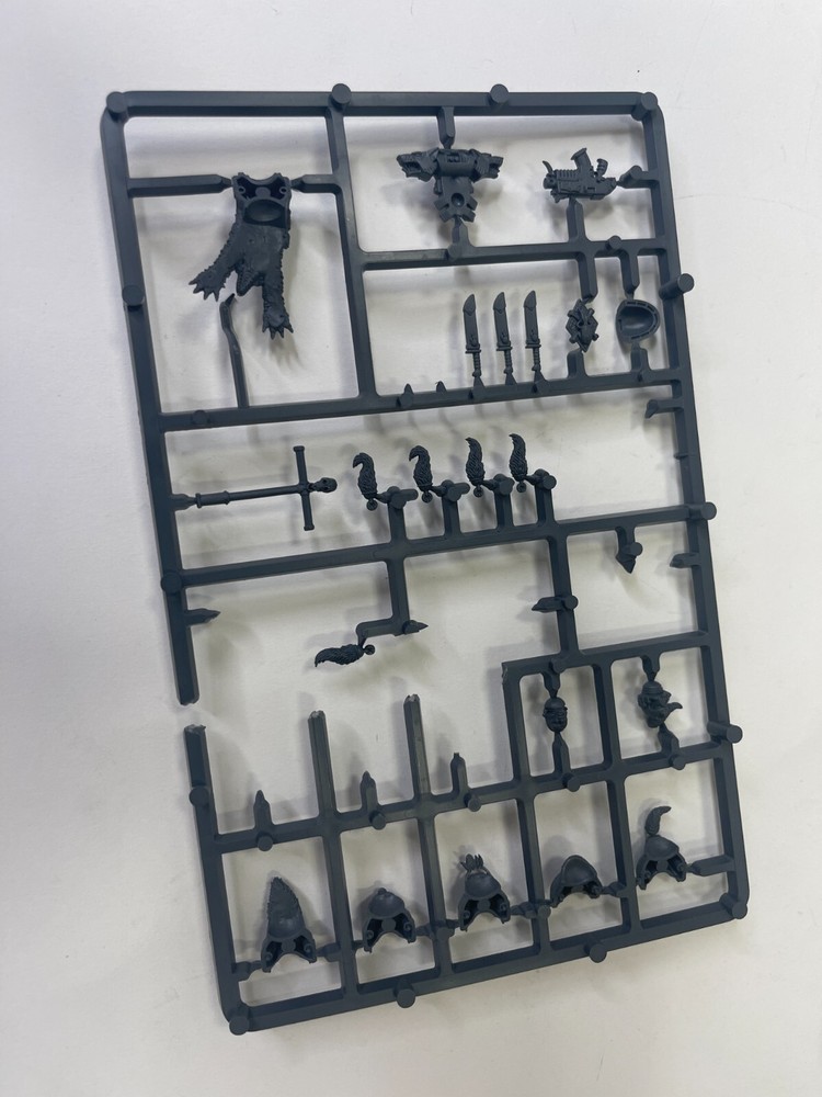 Warhammer 40K Bits - Space Marines Torso on Sprue - Partial No. 2