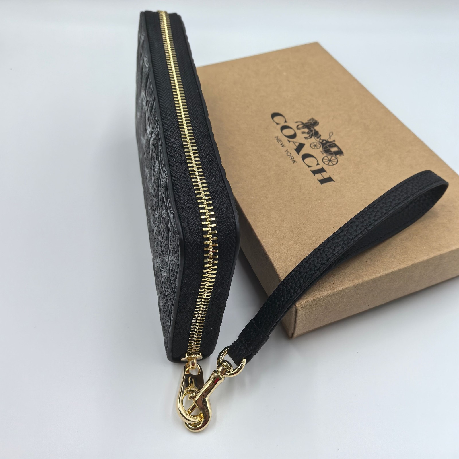 Leather Zip Around Wallet Wristlet New CCL35