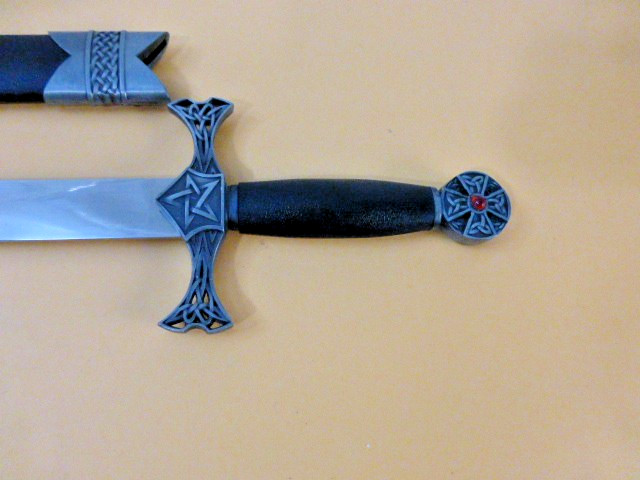 Knotted Celtic Dagger Replica Unsharpened New in Box