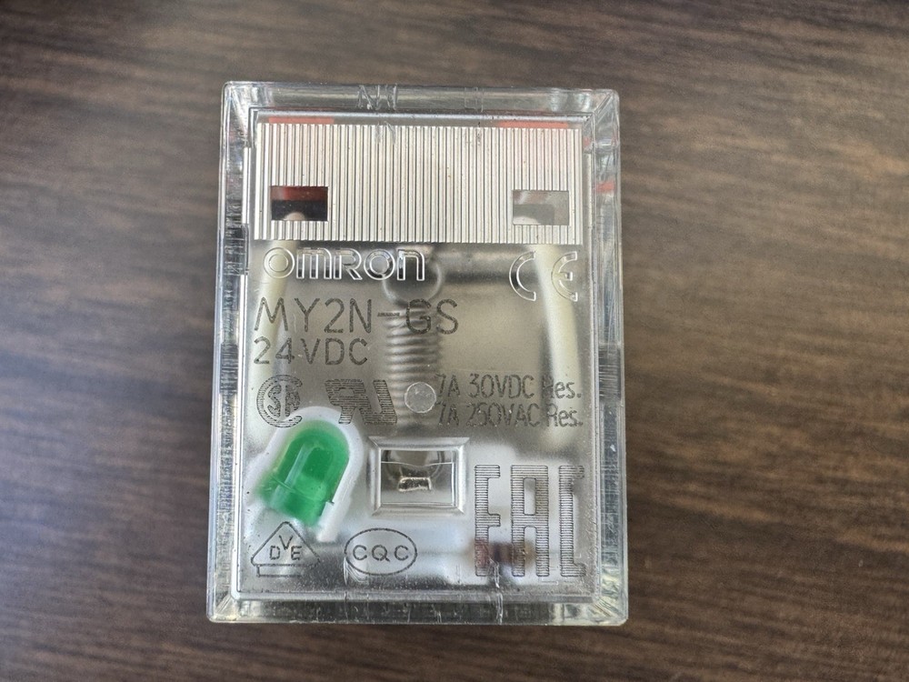 Omron, MY2N-GS-24VDC, 2PDT Relay with base socket