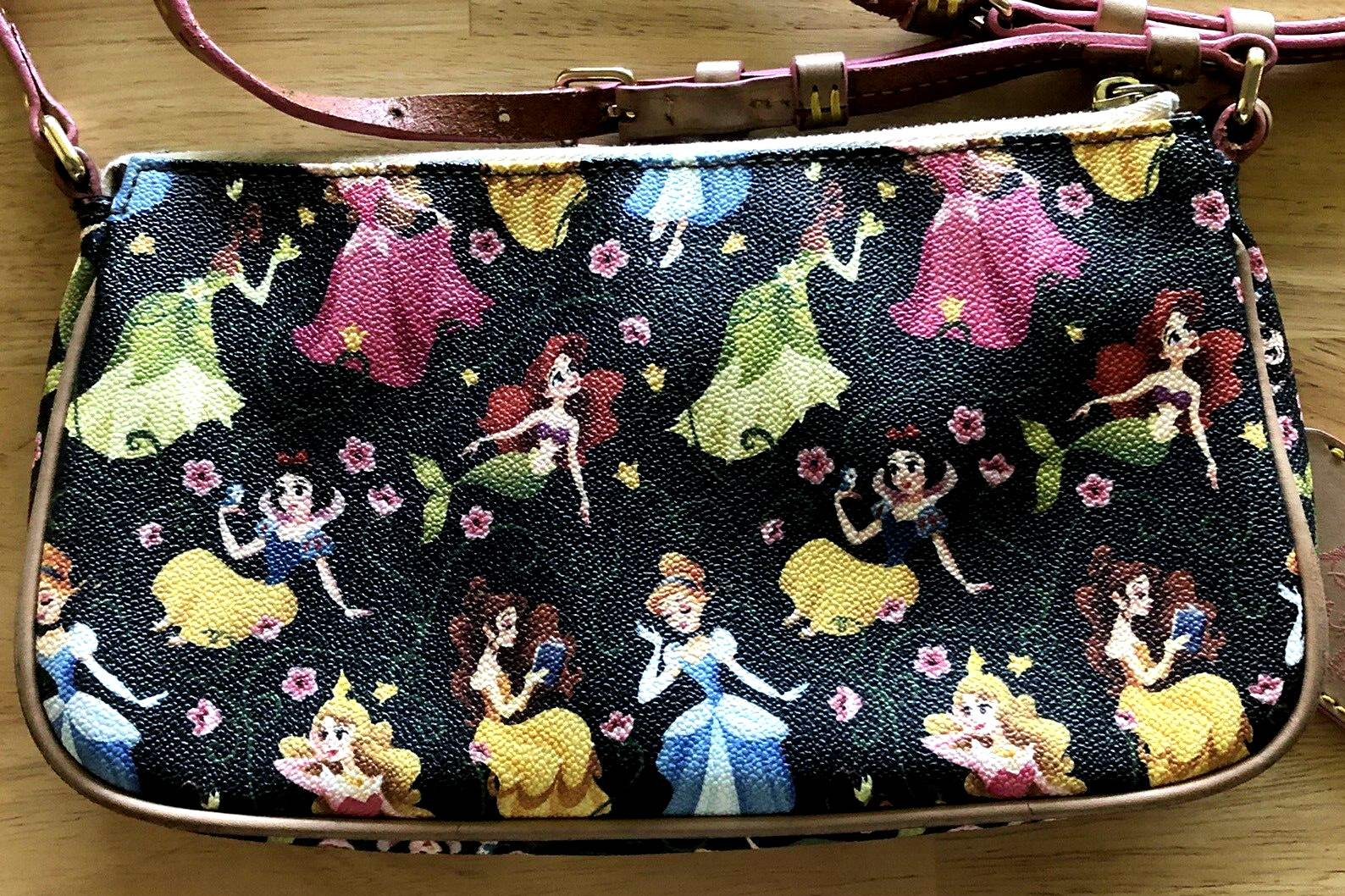 RARE DISNEY 2016 DOONEY & BOURKE PRINCESS HALF MARATHON CROSSBODY PURSE - ISSUES