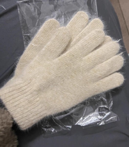 Warm solid color gloves for autumn and winter