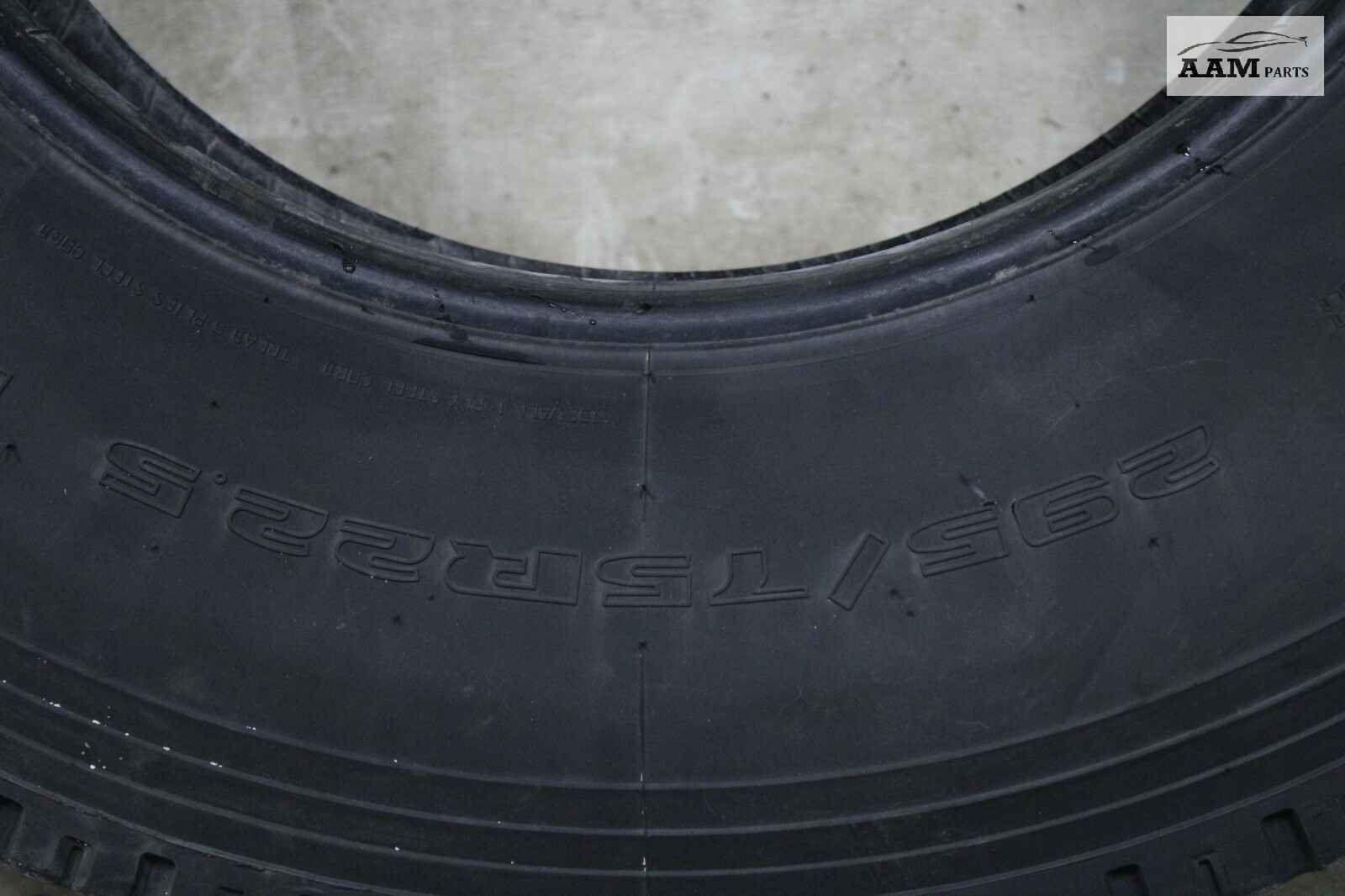 2018-2024 FREIGHTLINER CASCADIA WHEEL TIRE 295/75 R22.5 DOUBLE COIN OEM