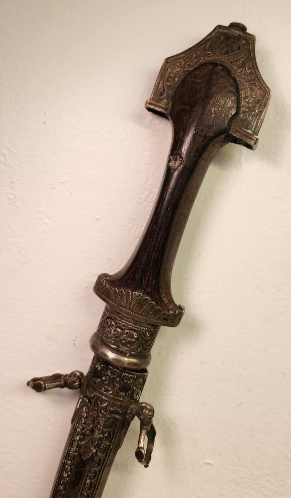 Finely made Silver Mounts, Antique Middle Eastern Koumya Dagger