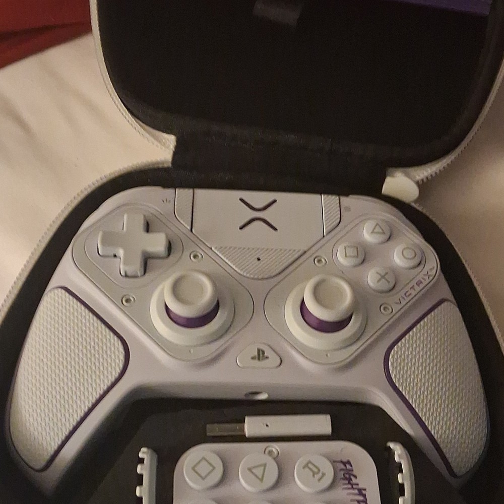 Victrix Pro BFG Controller Bundle Carrying Case Thumbsticks D-pad Screwdriver