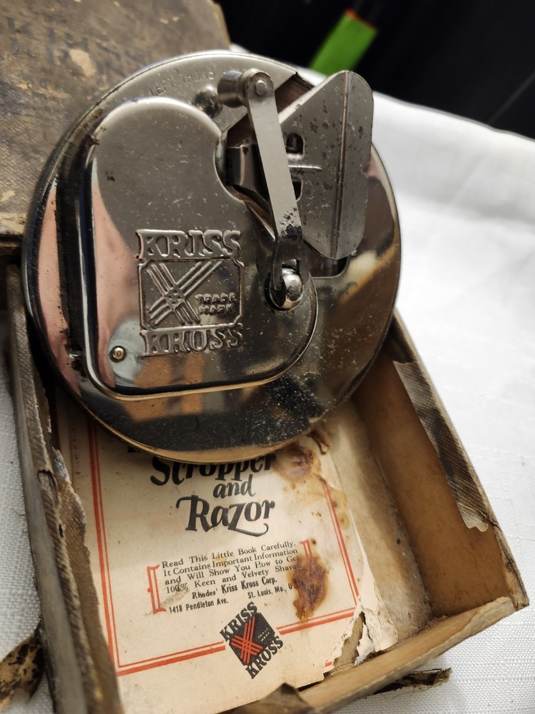 Kriss Kross Stropper Razor Blade Sharpener And Razor