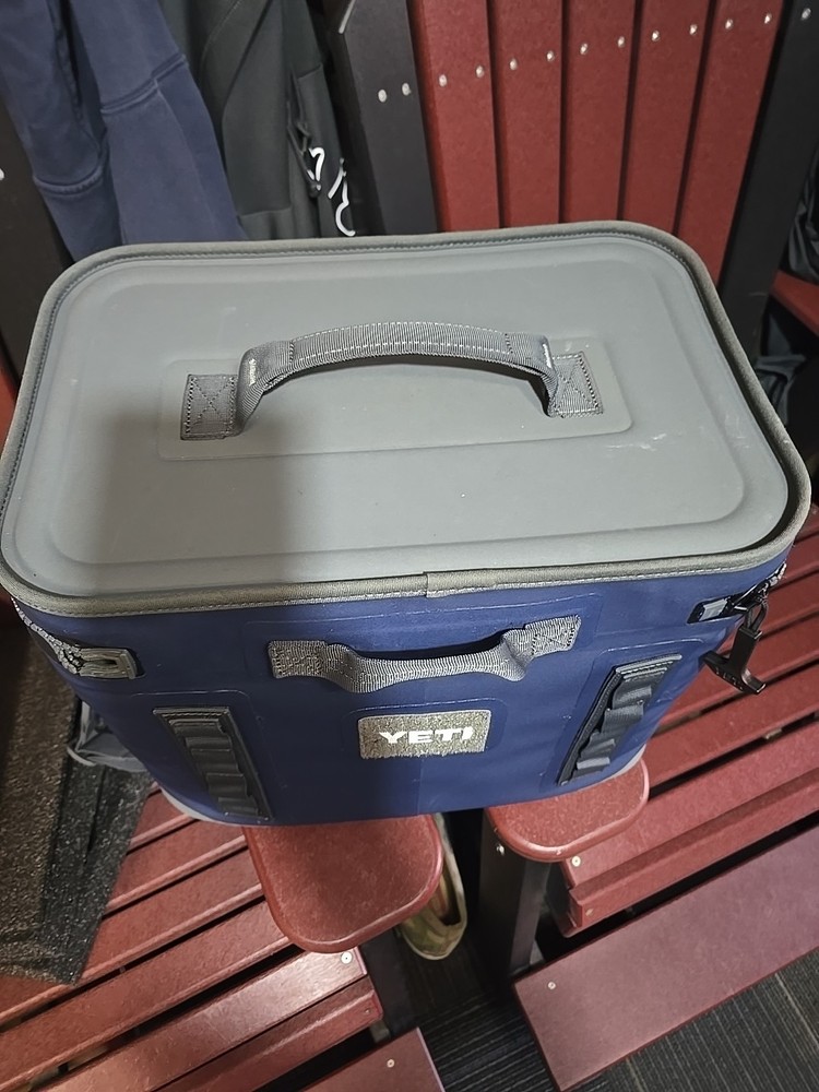 Yeti Hopper Flip 18. Minor Marks.