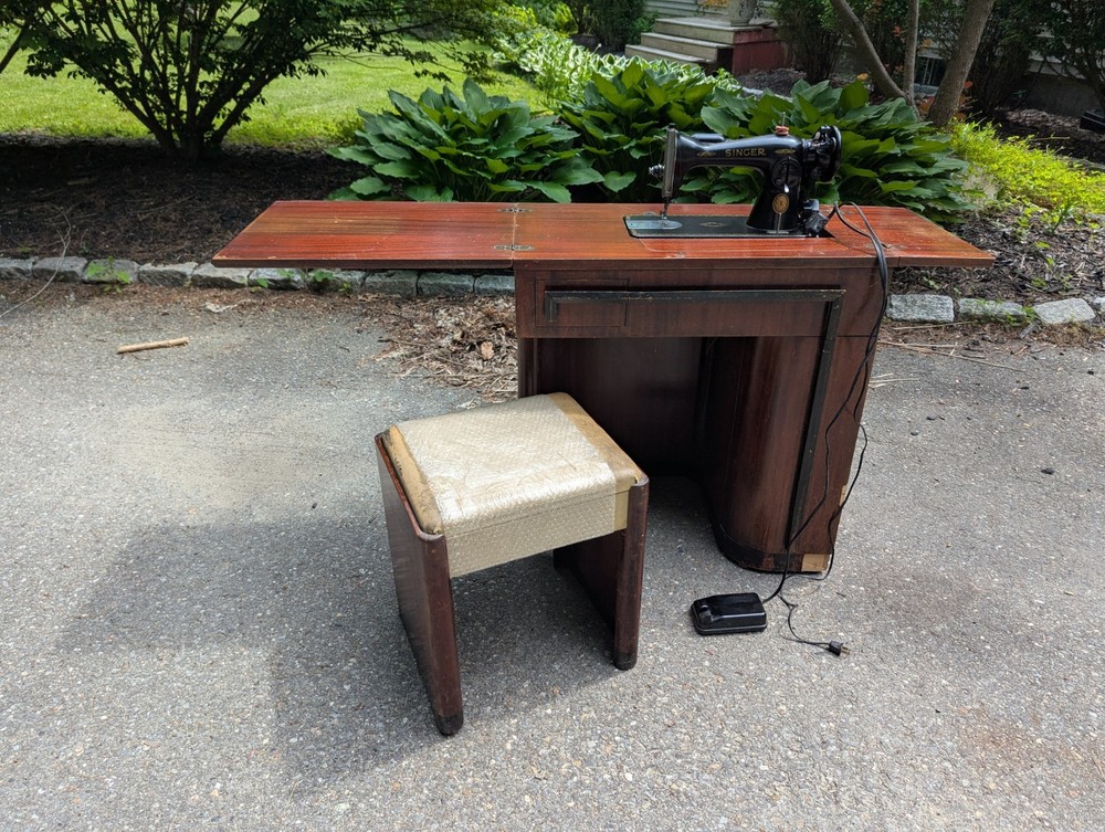1953 Singer Sewing Machine