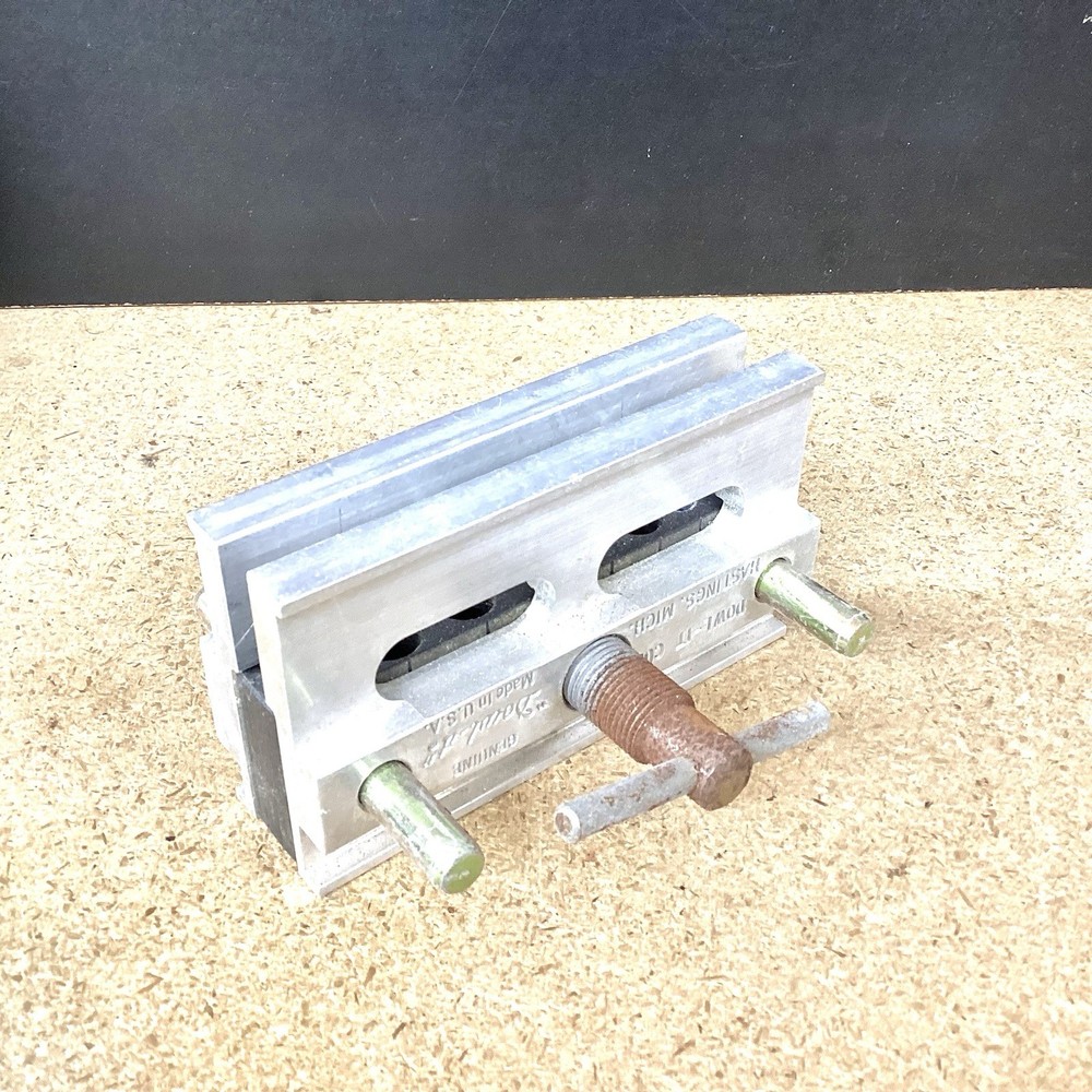 “Dowl- It” Self Centering Dowling Jig Model #1000