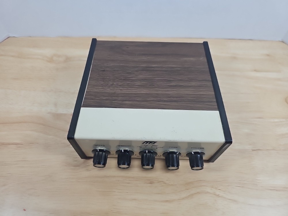 MFJ Deluxe Electronic Keyer Model MFJ-406 Untested