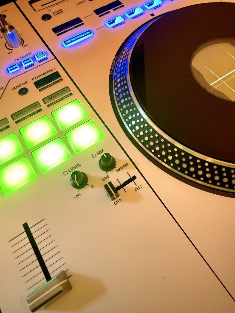 Pioneer DJ DDJ-REV7 Double Deck Controller