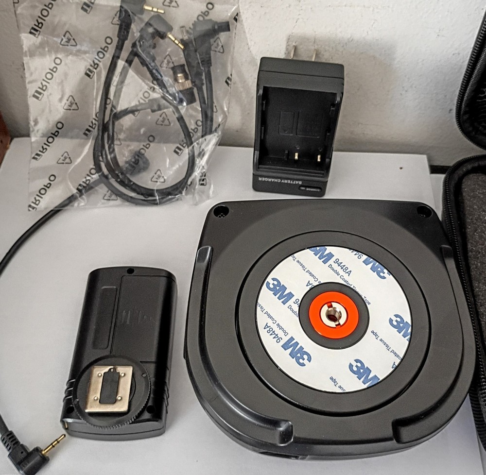 Triopo Model AD-10 Automatic Panoramic Head + Case, Battery and Charger