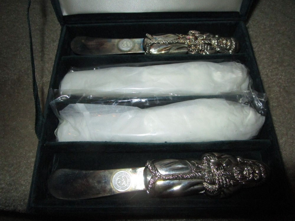 SILVER TREASURES GODINGER SANTA SILVER PLATED SPREADERS KNIFES IN BOX