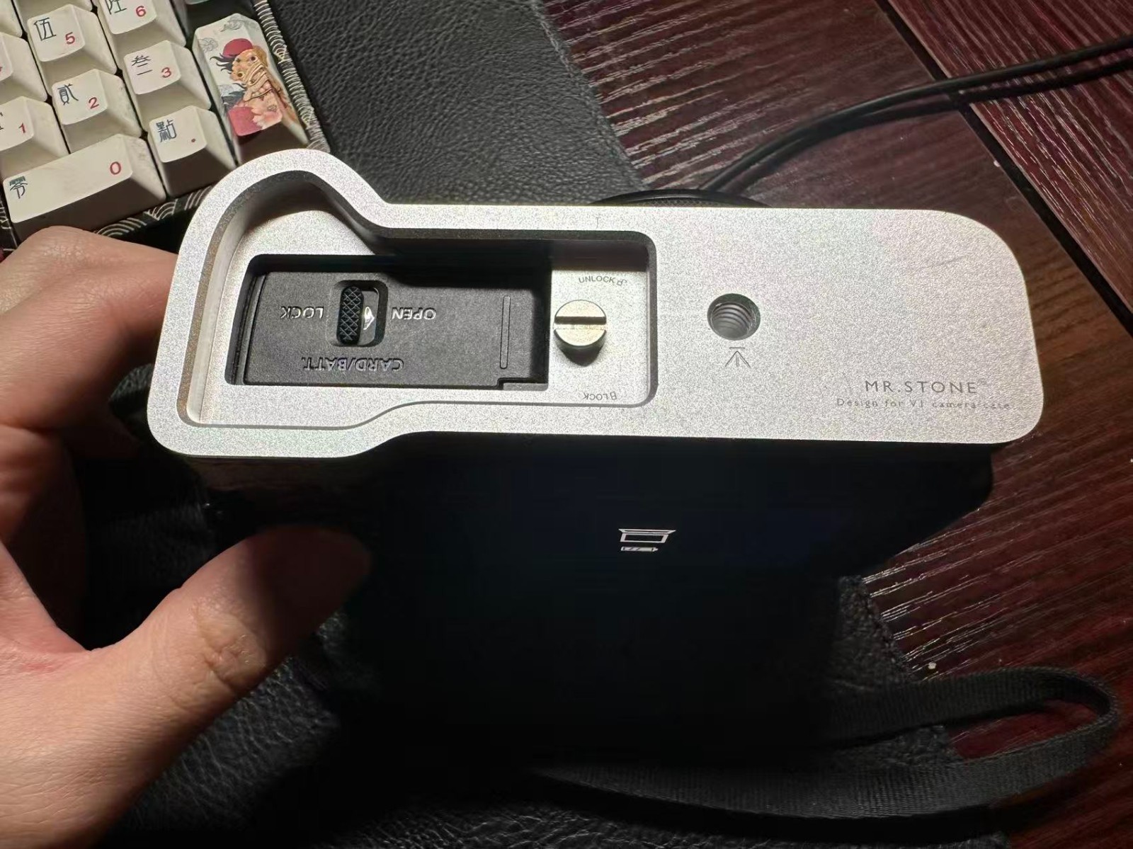 Canon PowerShot V1 Leather Half Case + 3x LP-E17 Batteries Kastar Charger