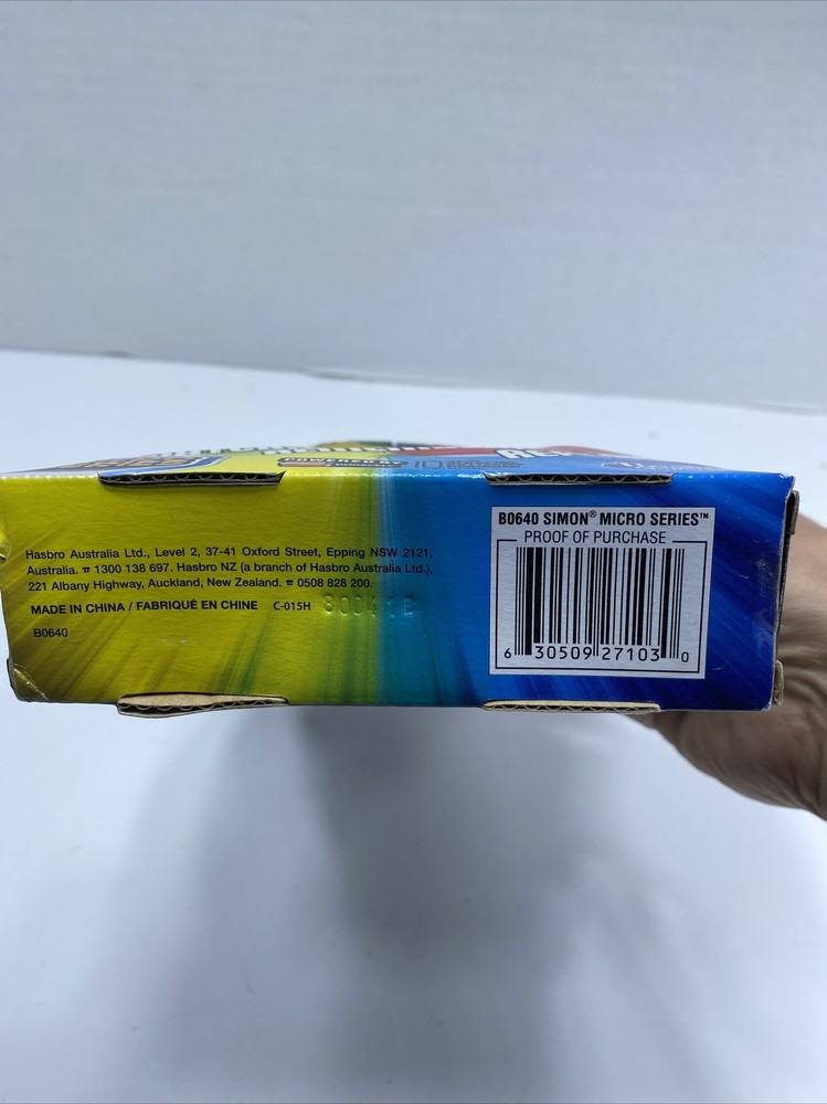 Simon Electronic Game Micro Series Hasbro Watch Remember Repeat 1+ Player New!!