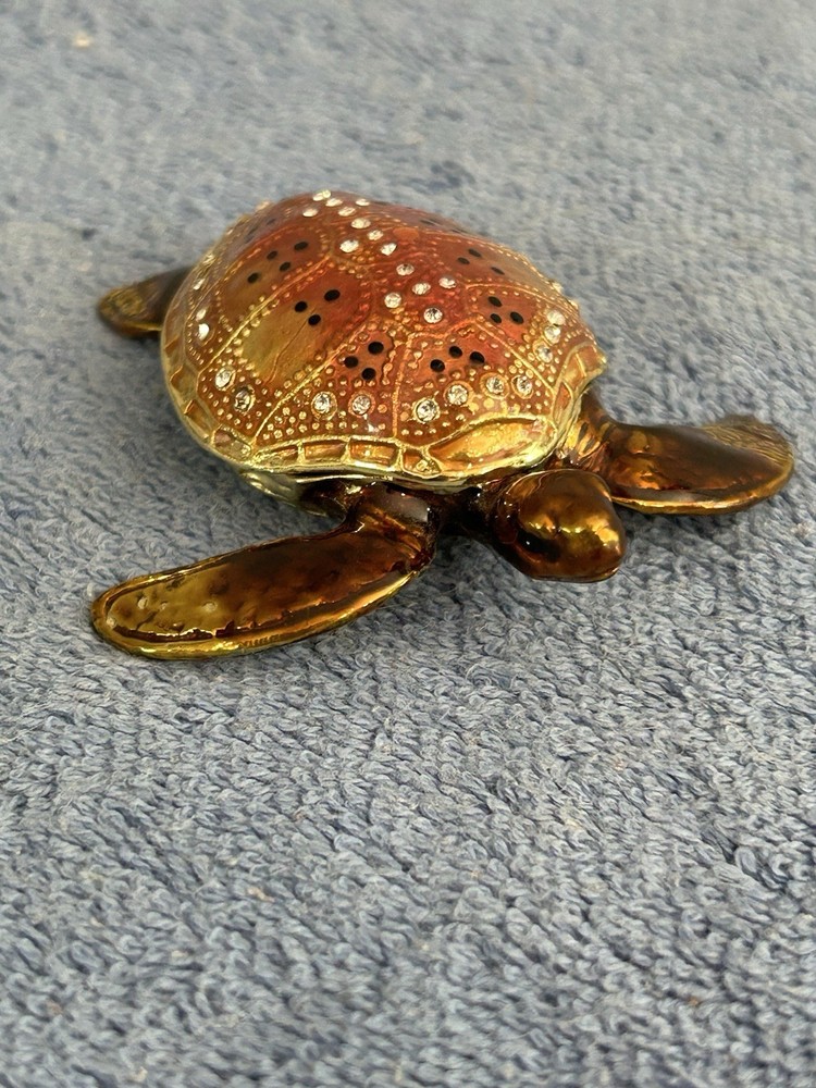 Bejeweled Loggerhead Turtle brass tricketbox.Measures 3”x 3”x 1/2”
