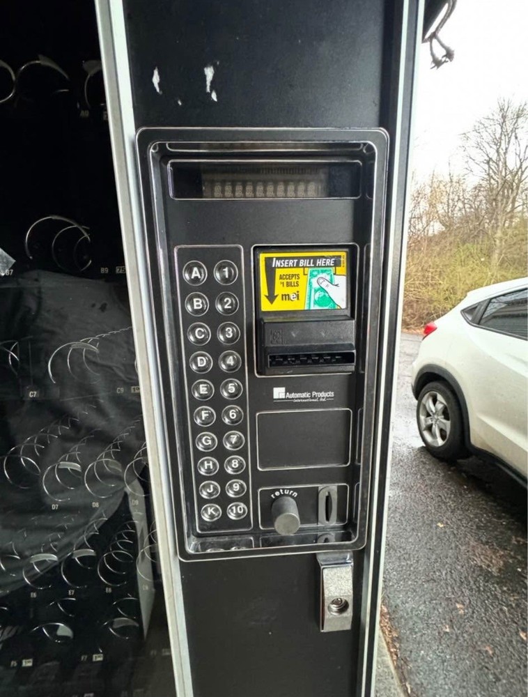 Automatic Products 7600 Snack Vending Machine