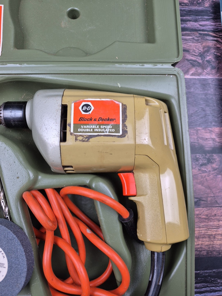 Black & Decker 7014 1/4" Variable Speed Drill w/ Case Manual Bits Tested VTG 80s