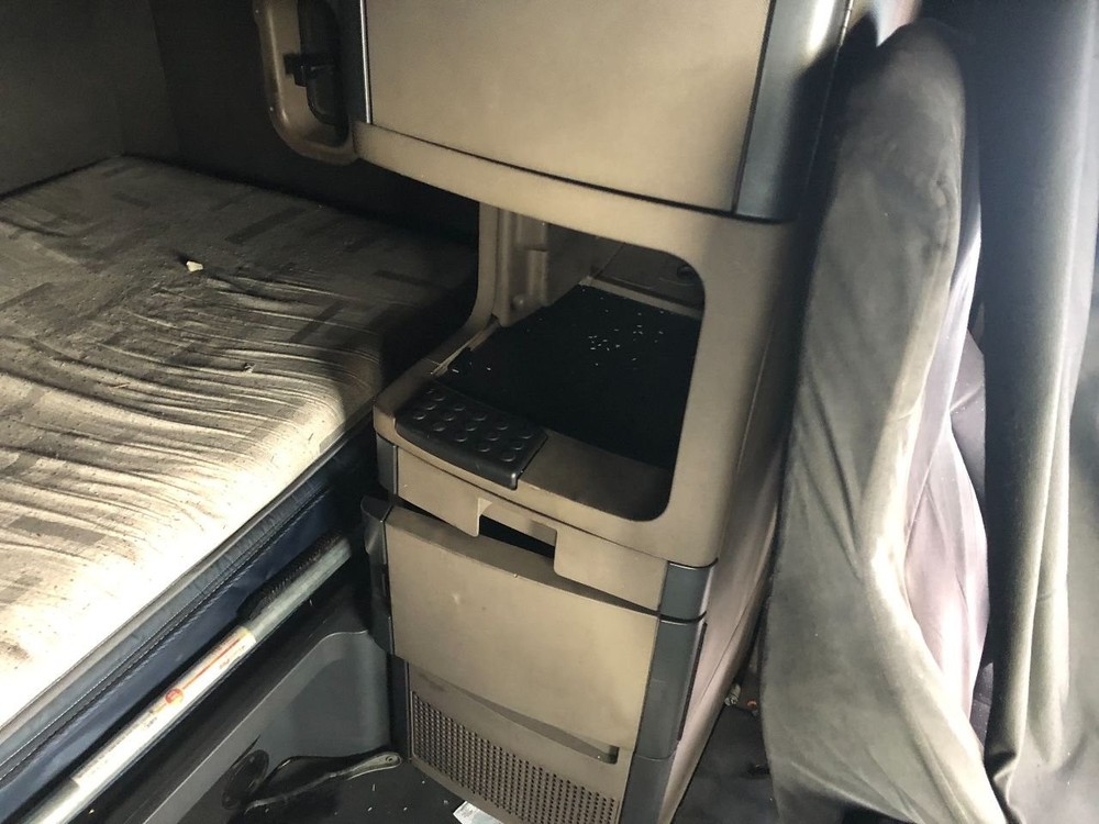 Freightliner CASCADIA Left/Driver Sleeper Cabinet - Used