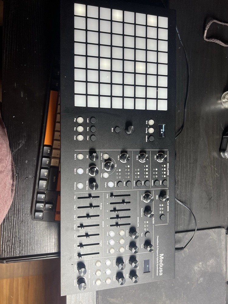 Polyend Dreadbox Medusa Hybrid Synthesizer