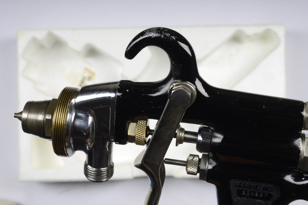 BINKS MODEL 7 spray gun. Excellent condition.