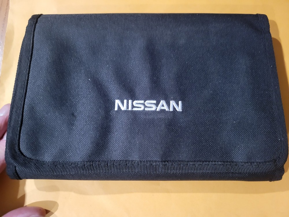 2016 NISSAN ROGUE OWNERS MANUAL & CASE (QUICK REF & NAV)