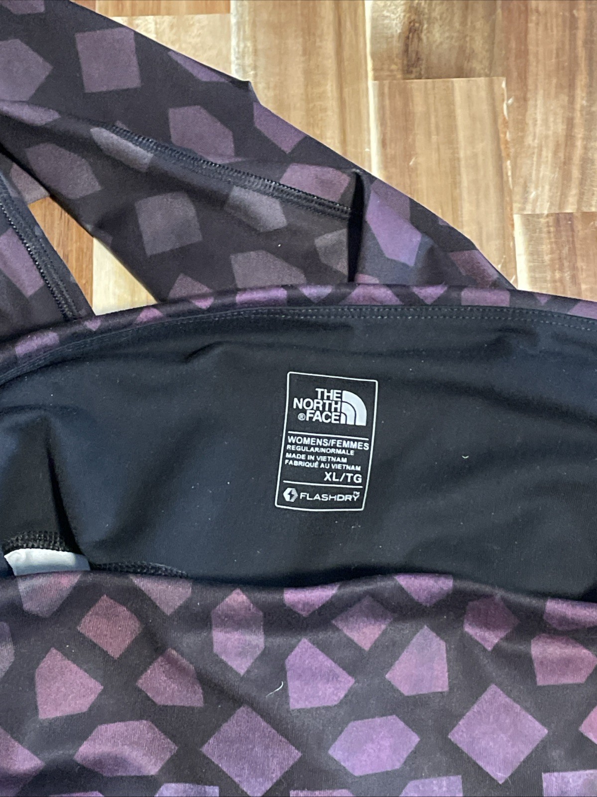 NWT THE NORTH FACE Contoured Tech train leggings, XL $110