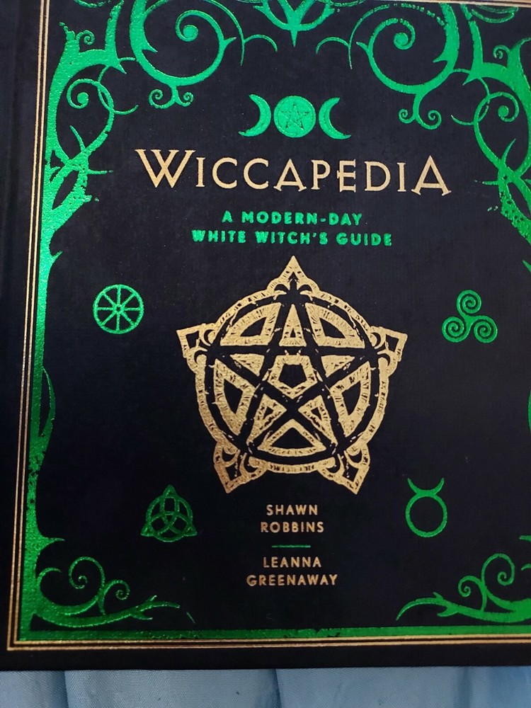 Wiccapedia A Modern-Day White Witch's Guide Book
