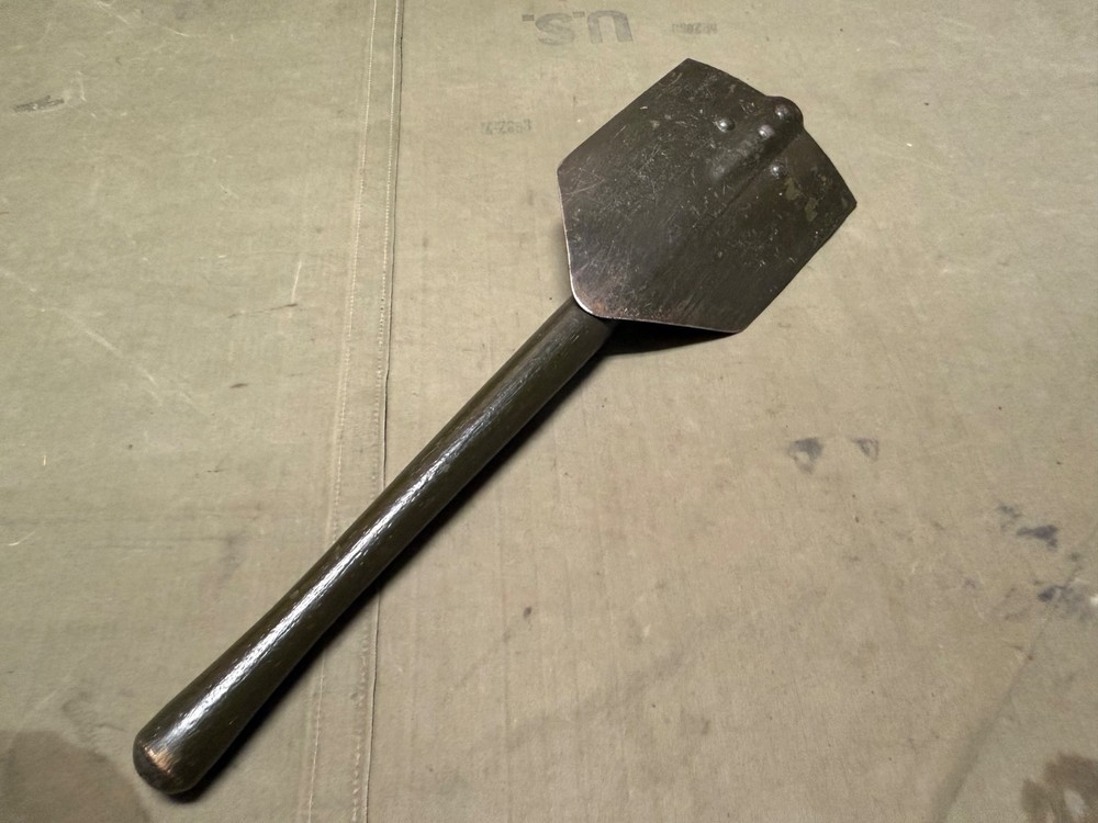 ORIGINAL WWII US ARMY M1943 COMBAT FIELD FOLDING SHOVEL-DATED 1944, WOODS