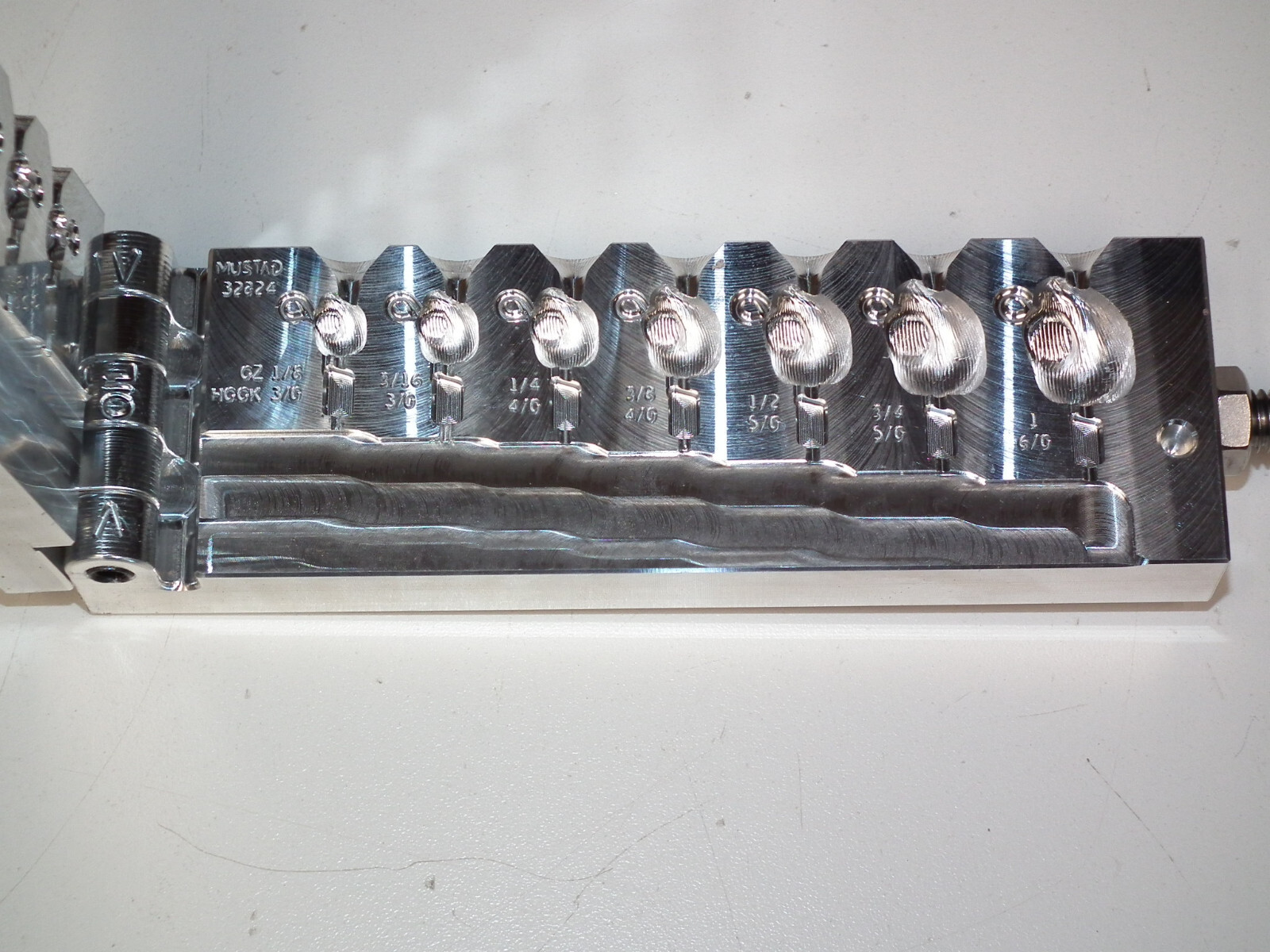 Bullhead Screw Lock Collar Jig Mold 1/8-1oz 32824 Soft Plastics Swimbait USA 3RD