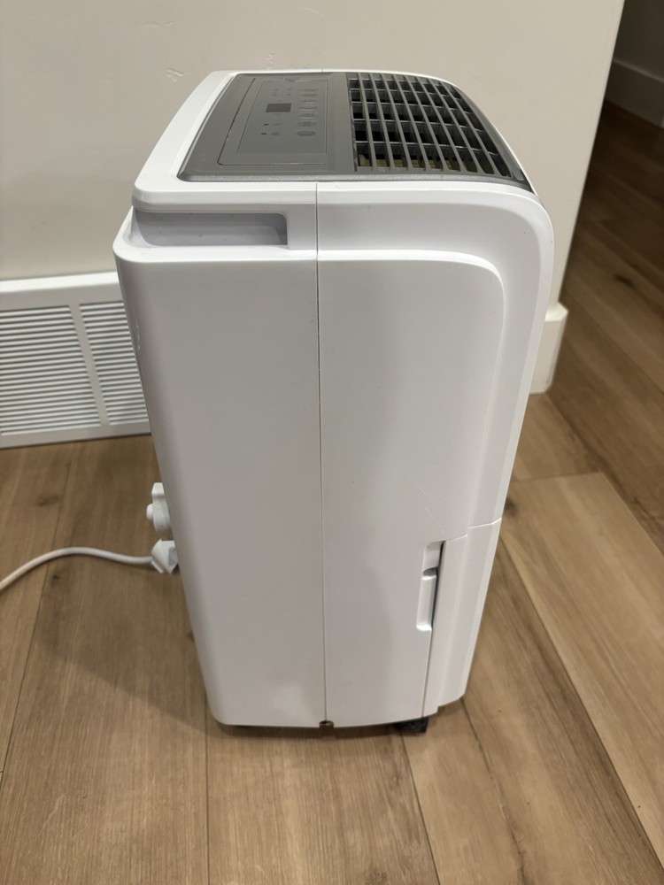 BLACK+DECKER BDT20WTB Console Dehumidifier 20 Pint White Digital Display Timer
