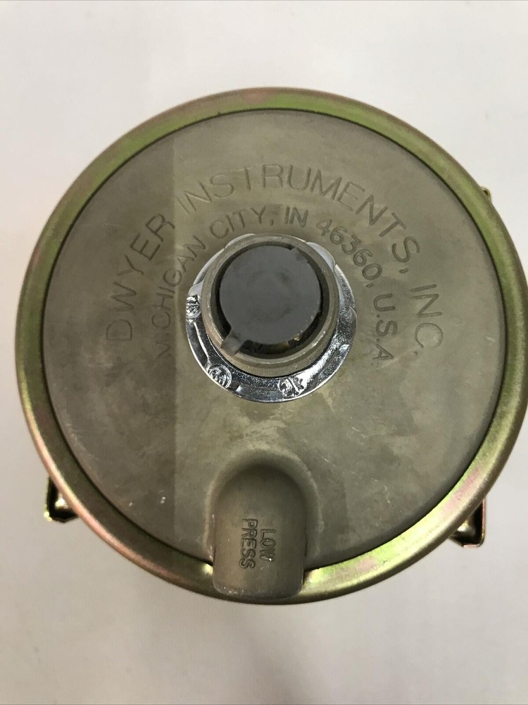DWYER 1823-40 Diaphragm Vertical Pressure Switch