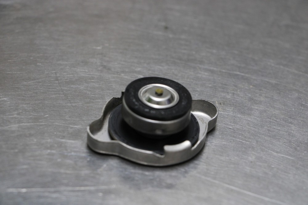 09-14 Yamaha R1 Engine Radiator Cap