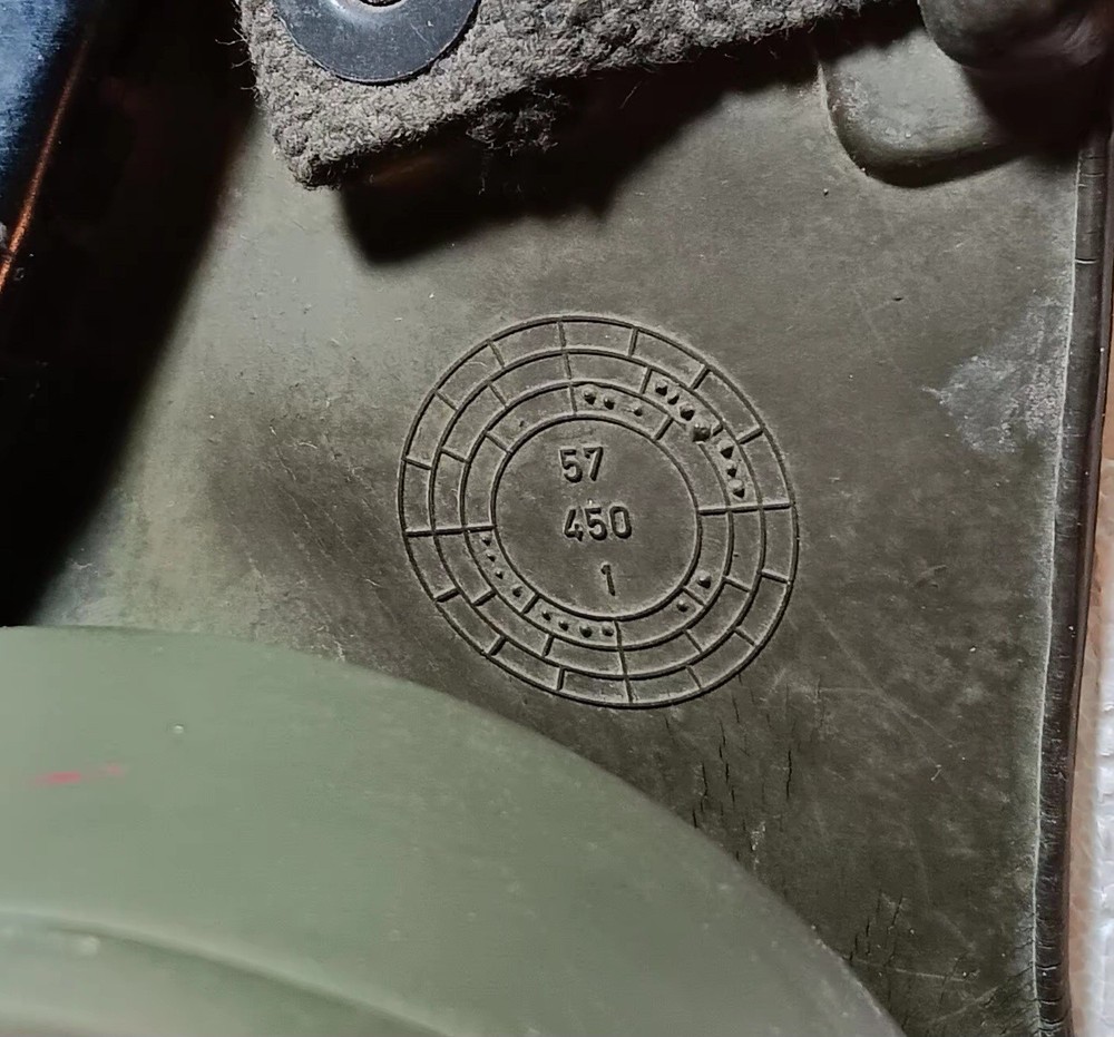 MILITARY GAS MASK WITH FILTER