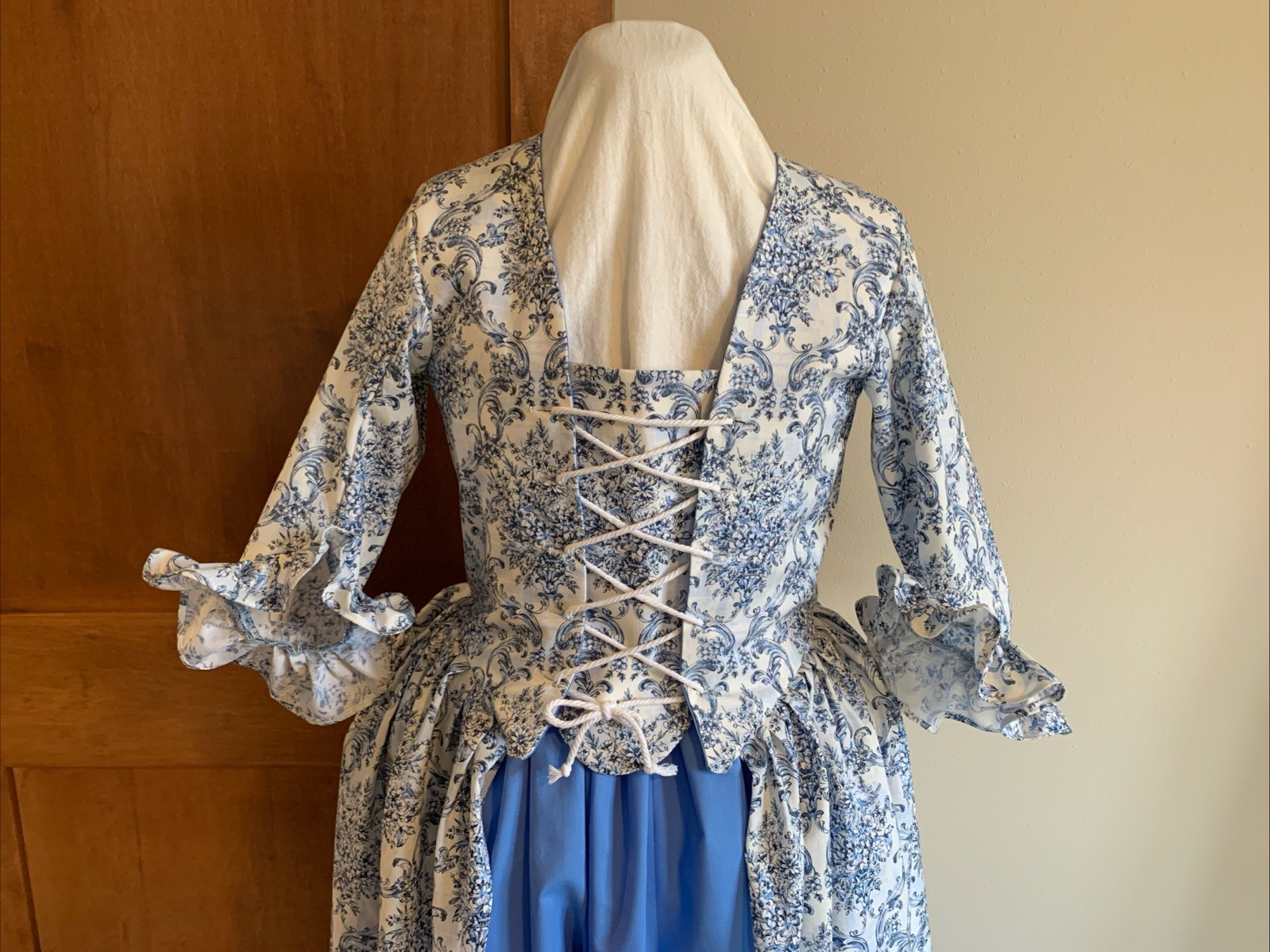 Outlander, Colonial, Light Cotton Print Polonaise Over Dress Gown. Medium, NWOT