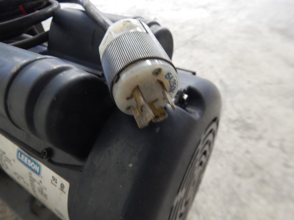 Varian SD-700 Vane Rotary Pump (#4543)