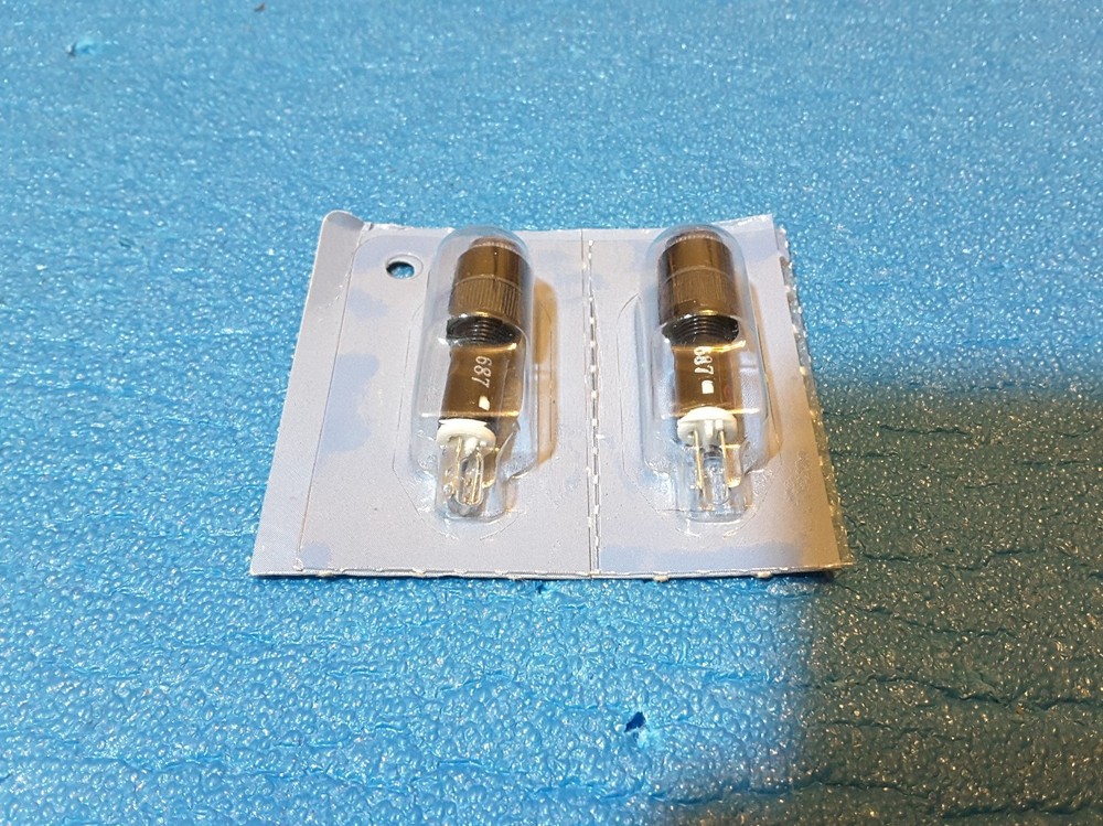 IDEC  AP8M122WNP PILOT LIGHT, 2 PCS