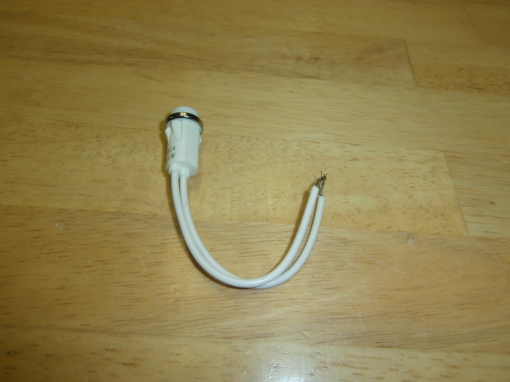 IDI 1090C WHITE PANEL INDICATOR LAMP 6 VOLT,NOS