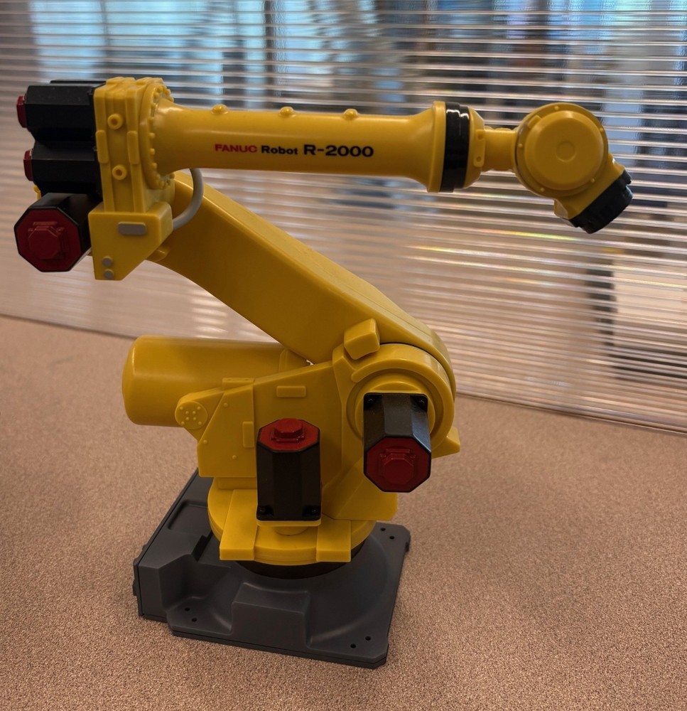 FANUC R-2000 Plastic Model