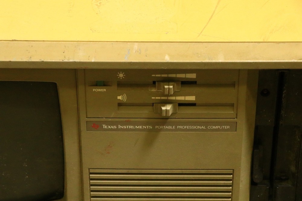 Texas Instruments Portable Professional Computer NO KEYBOARD Working!