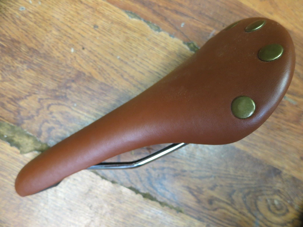 CHIFA LIGHT BROWN BRASS RIVETED SADDLE