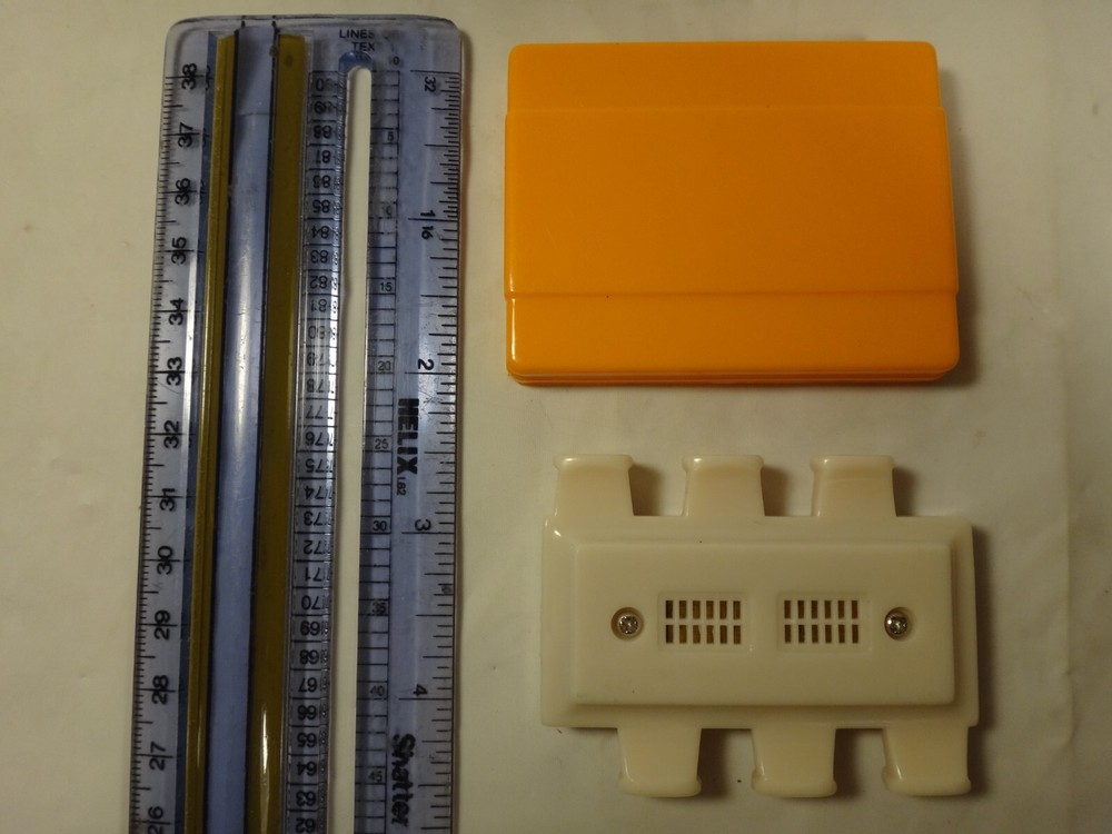 Vintage Bee Pitch Pipe Instrument Tuner with Partial Plastic Case Tested Working