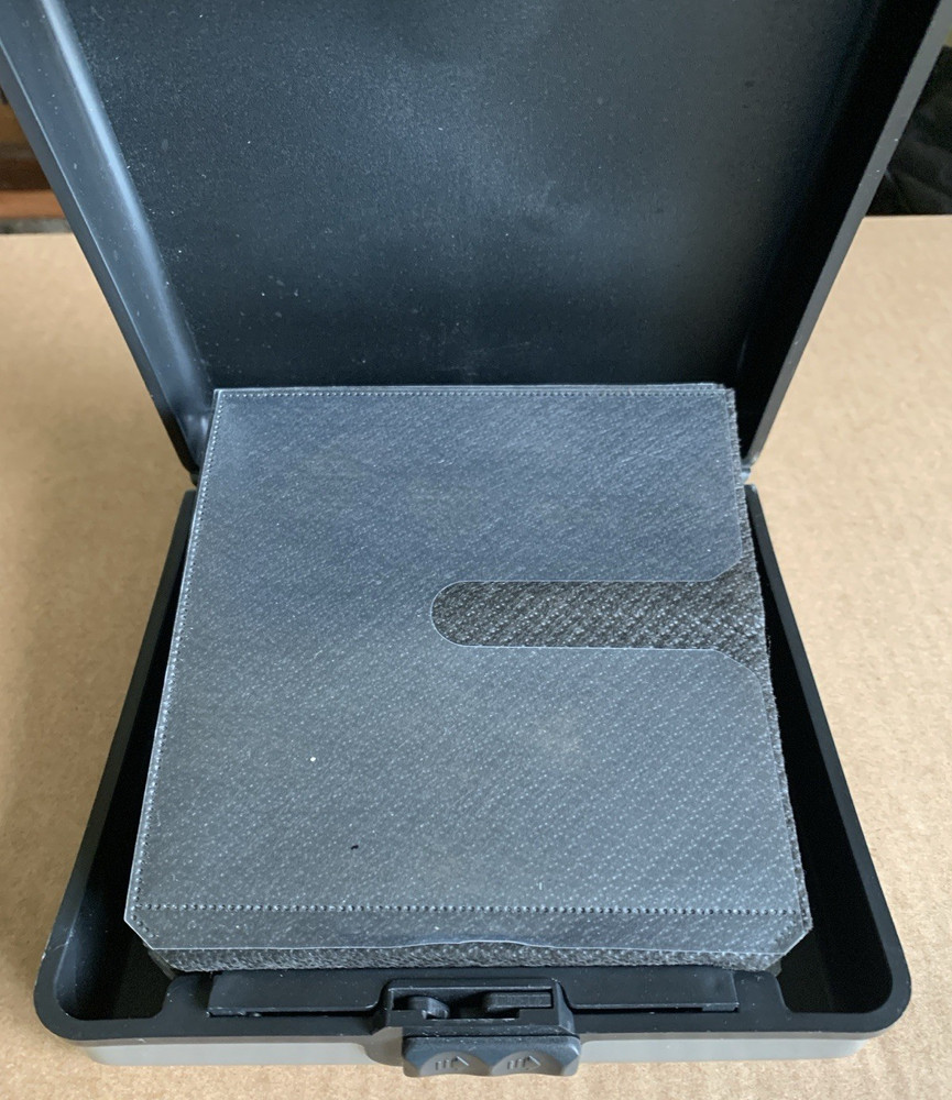 CDProjects Hard Shell Storage Case Metal 12 Sleeves Holds 24 Discs CD Projects