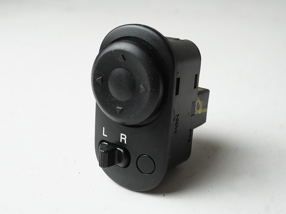 2005 - 2008 Suzuki Reno Forenza Mirror Adjust Power Control BuTTon Switch OEM